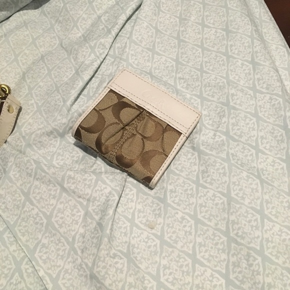 Coach satchel white with scarf and small wallet. - Picture 3 of 7